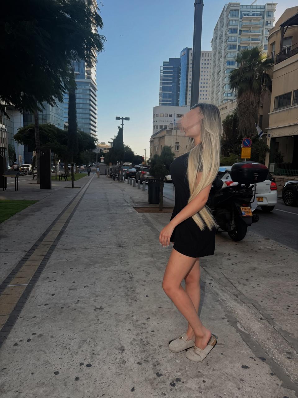 בתל אביב – בחורה הורסת
