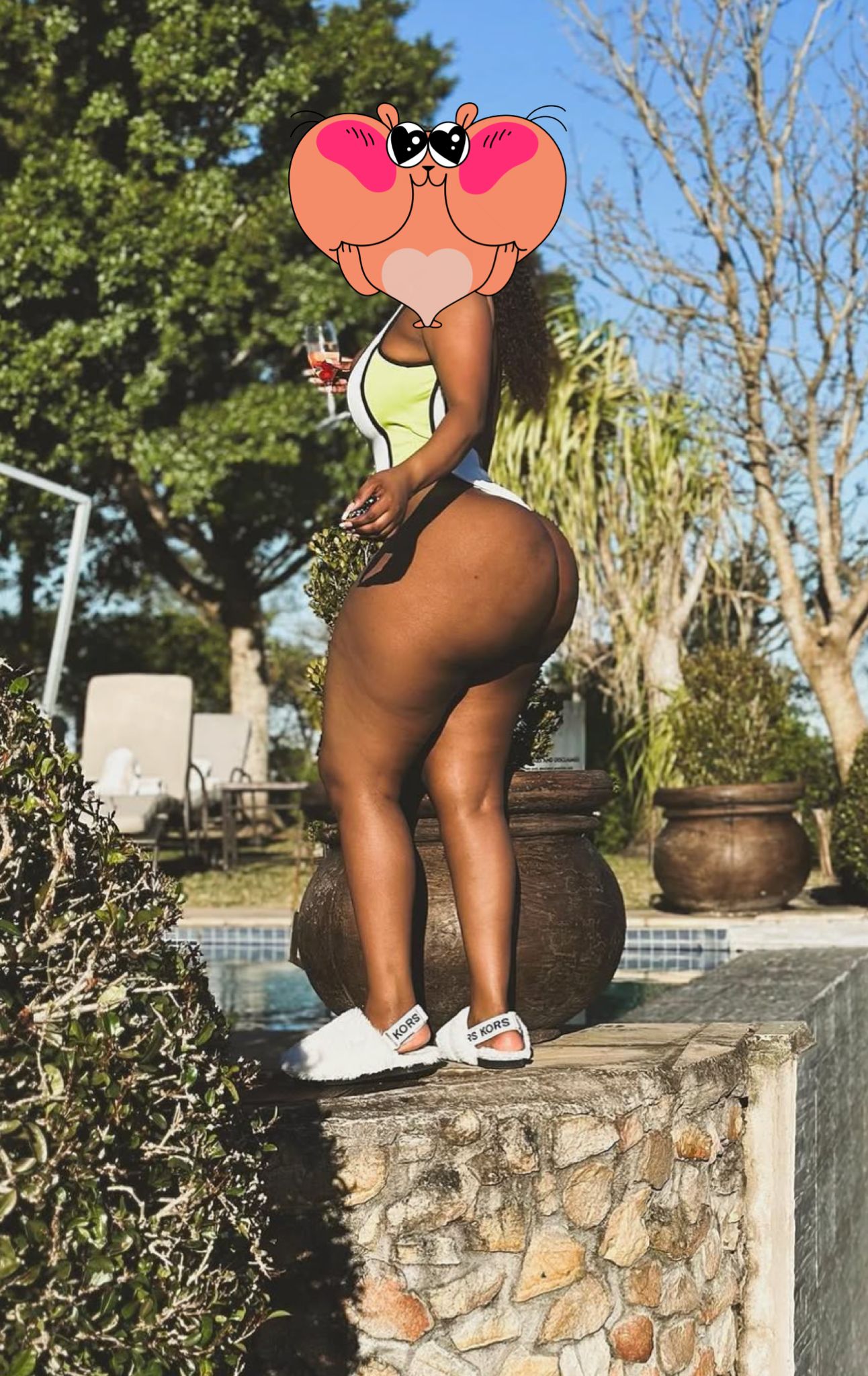 גני- 35 תיירת אפריקאית – בנתניה