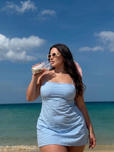 יפה מלאה במקומות הנכונים -תל אביב