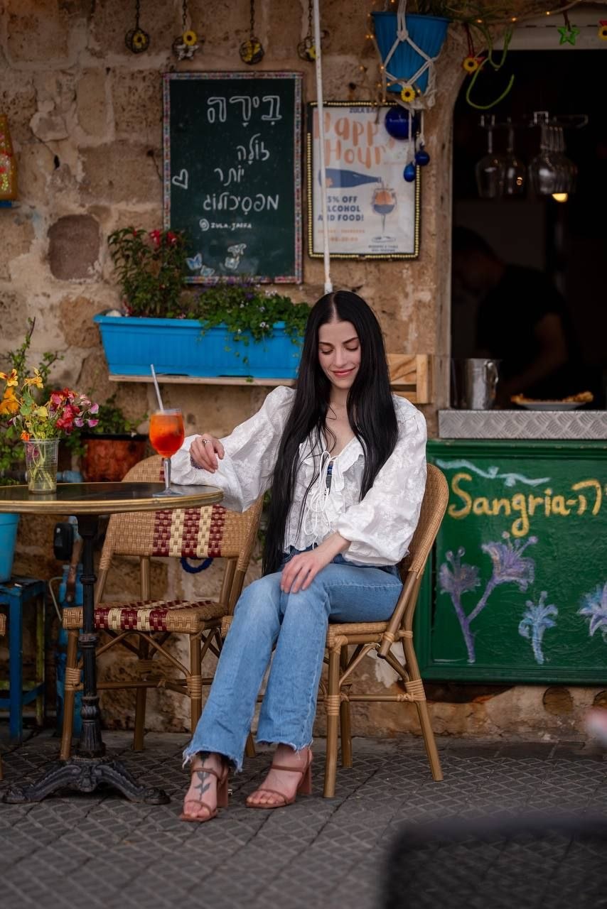 ליזה- מעסה חושנית בת 25 ברונטית – תל אביב