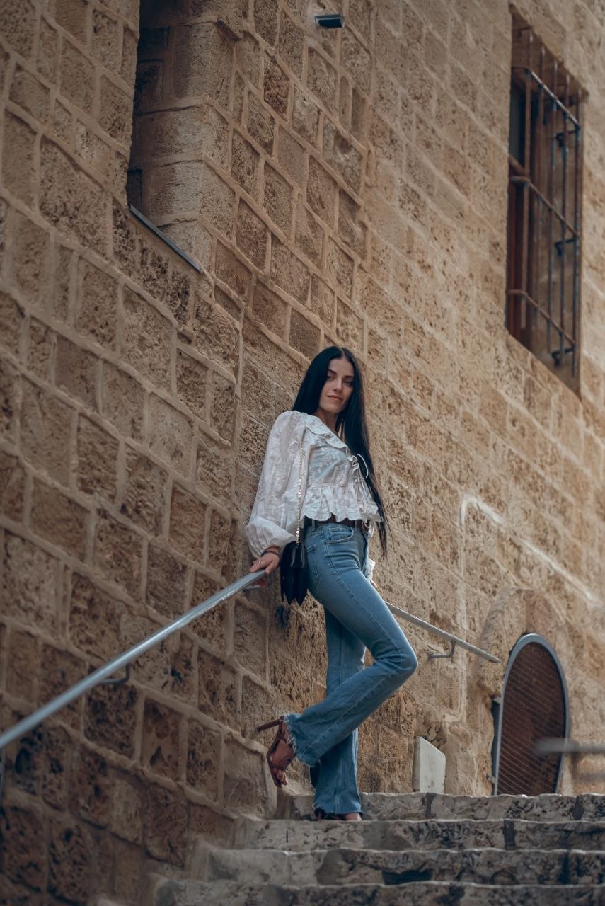 ליזה- מעסה חושנית בת 25 ברונטית – תל אביב