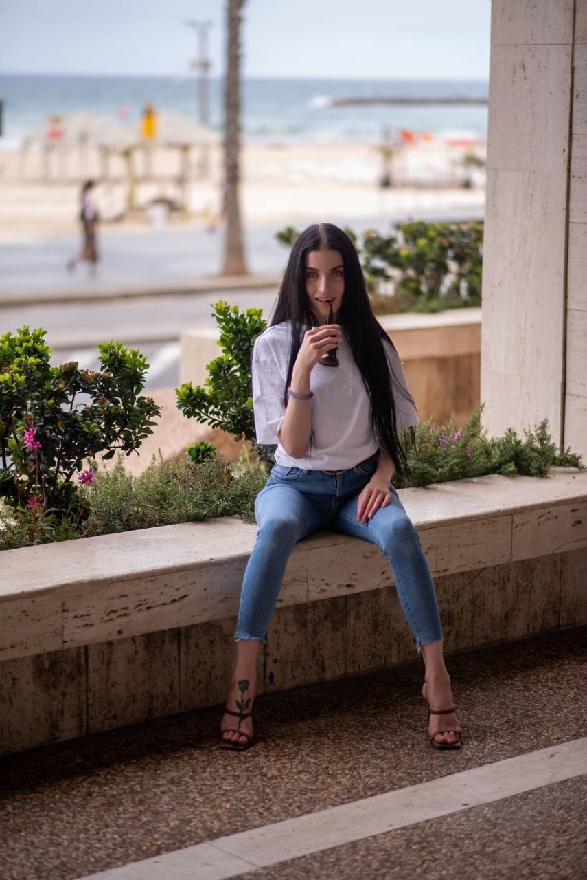 ליזה- מעסה חושנית בת 25 ברונטית – תל אביב