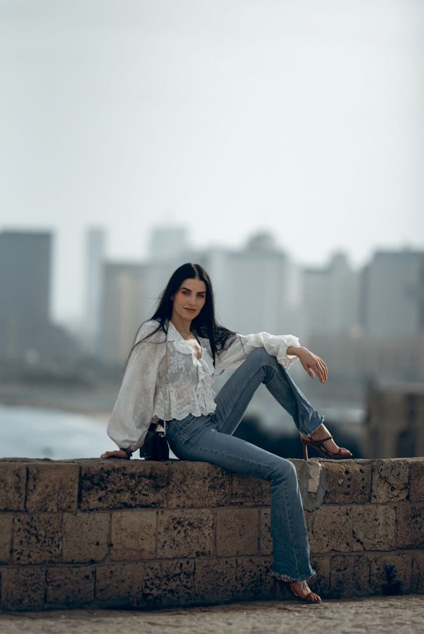 ליזה- מעסה חושנית בת 25 ברונטית – תל אביב