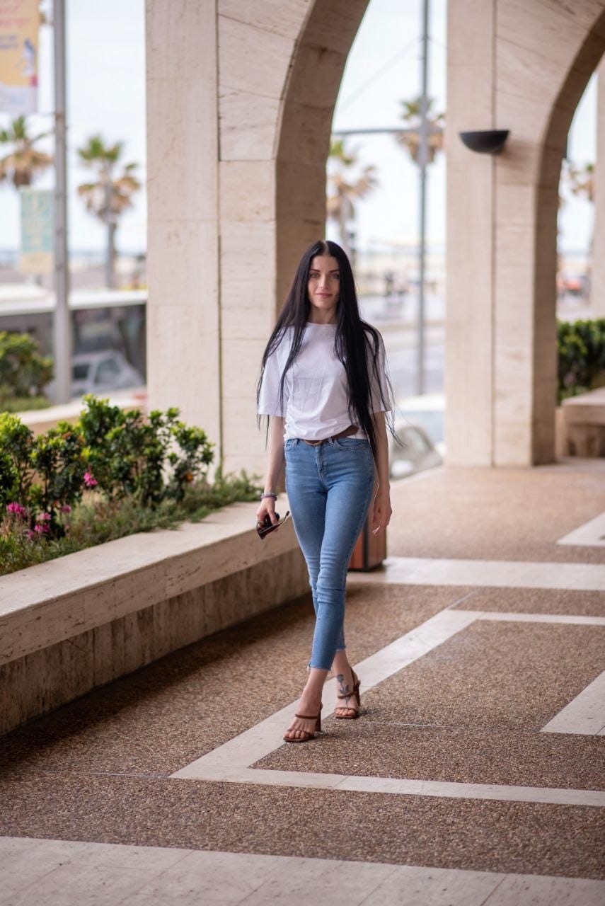 ליזה- מעסה חושנית בת 25 ברונטית – תל אביב