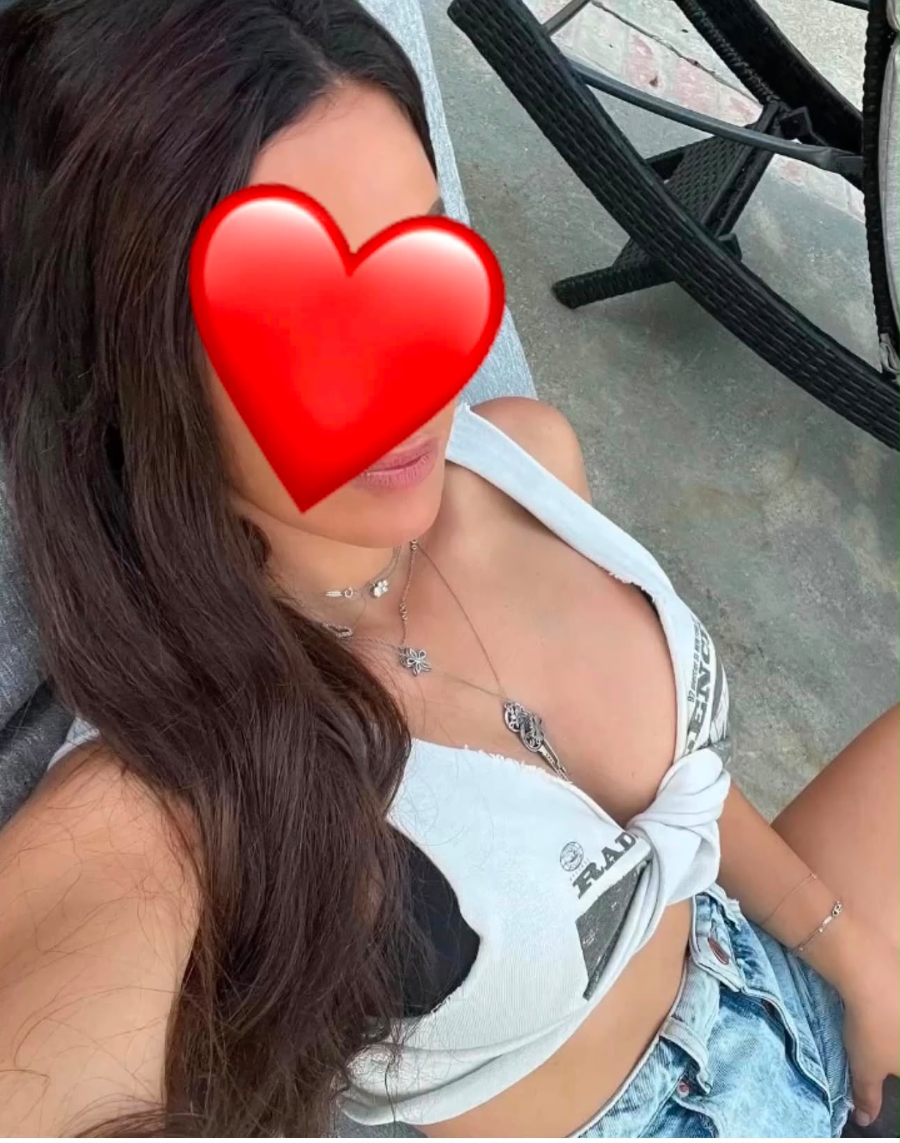 מארחת פצצת על הוד השרון