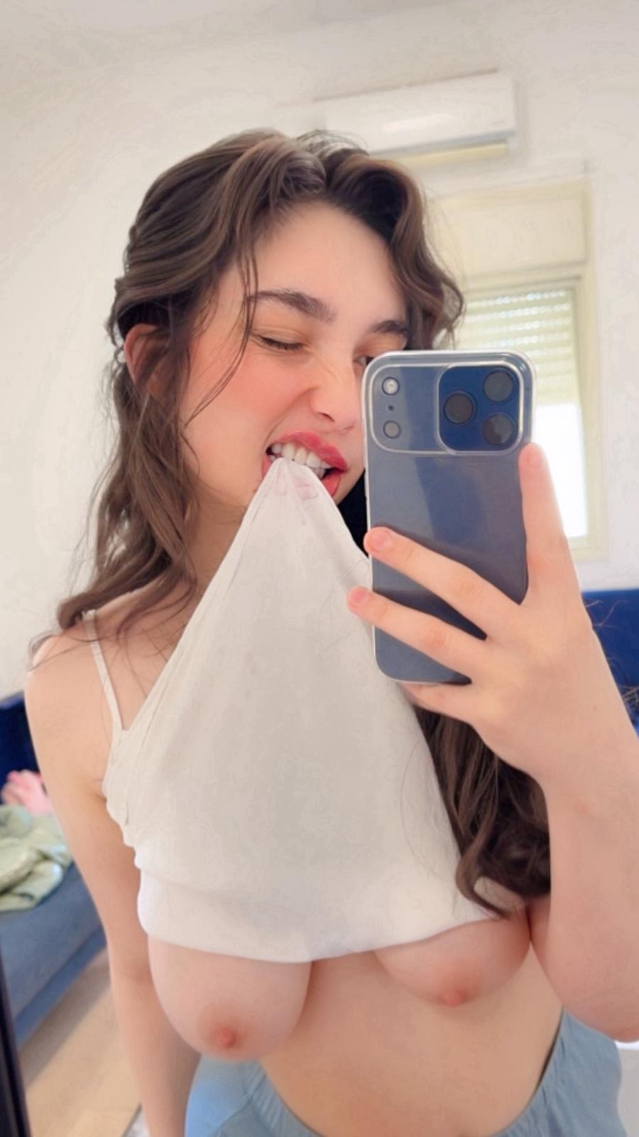 פרולה- תיירת מברזיל בת 20 -בנתניה