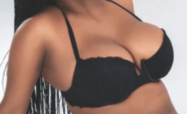 קלי- בחורה אפריקאית תיירת סקסית- חיפה